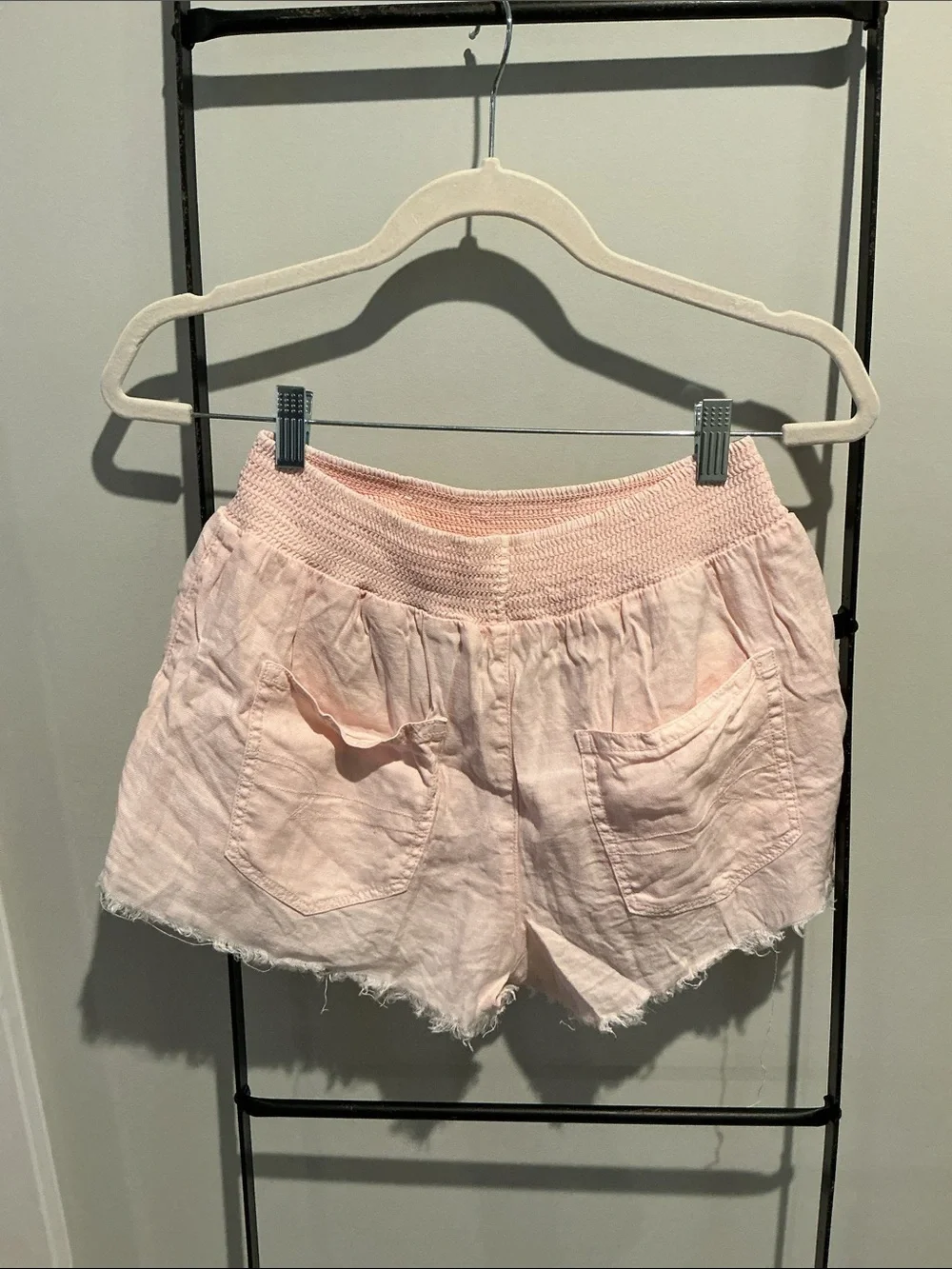 Women's American Eagle Light Pink Frayed Hem Linen Blend Shorts